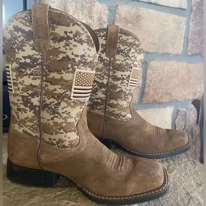 Ariat kids boot size 2 almost new